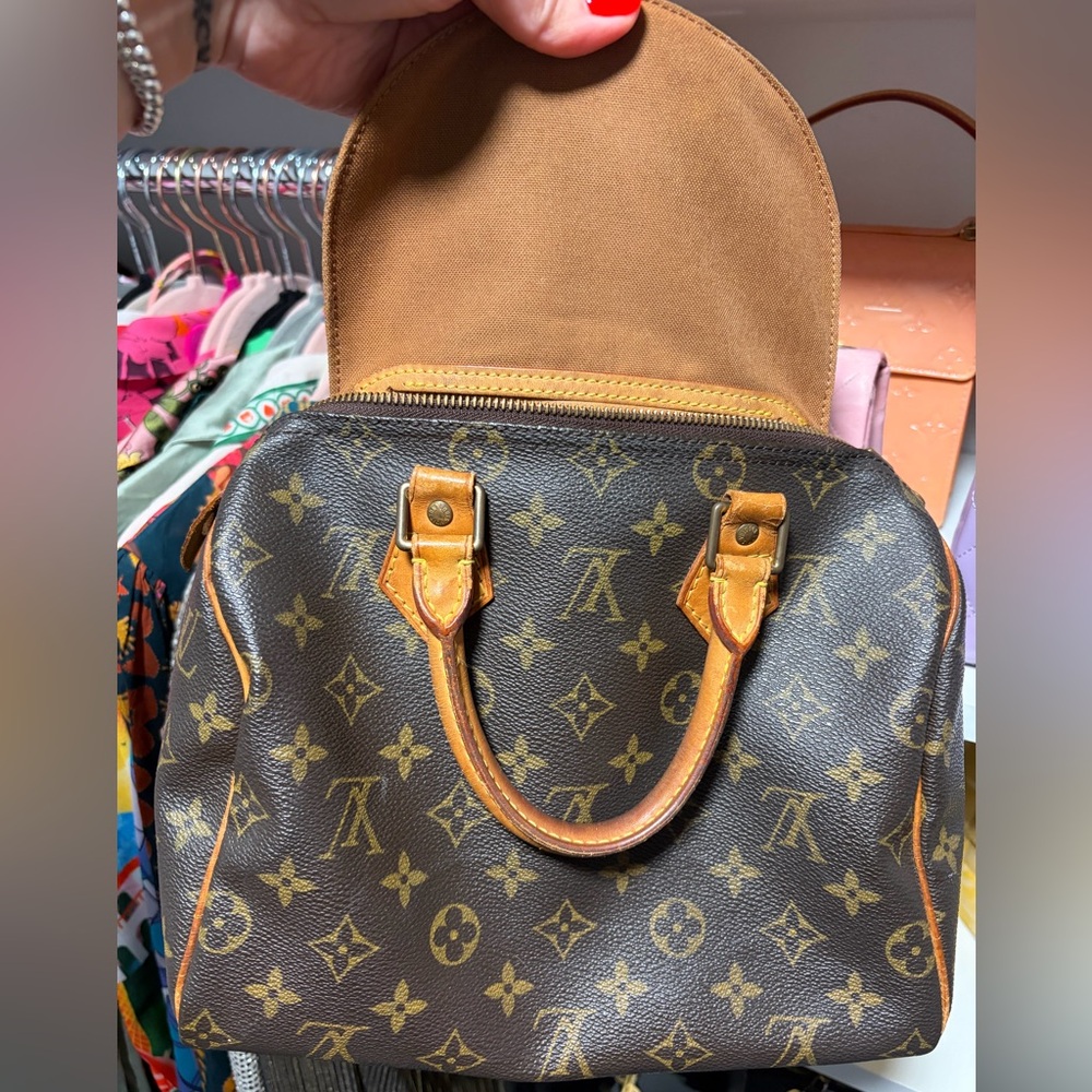 Louis Vuitton Speedy 25 Vintage Handbag! - Picture 7 of 11